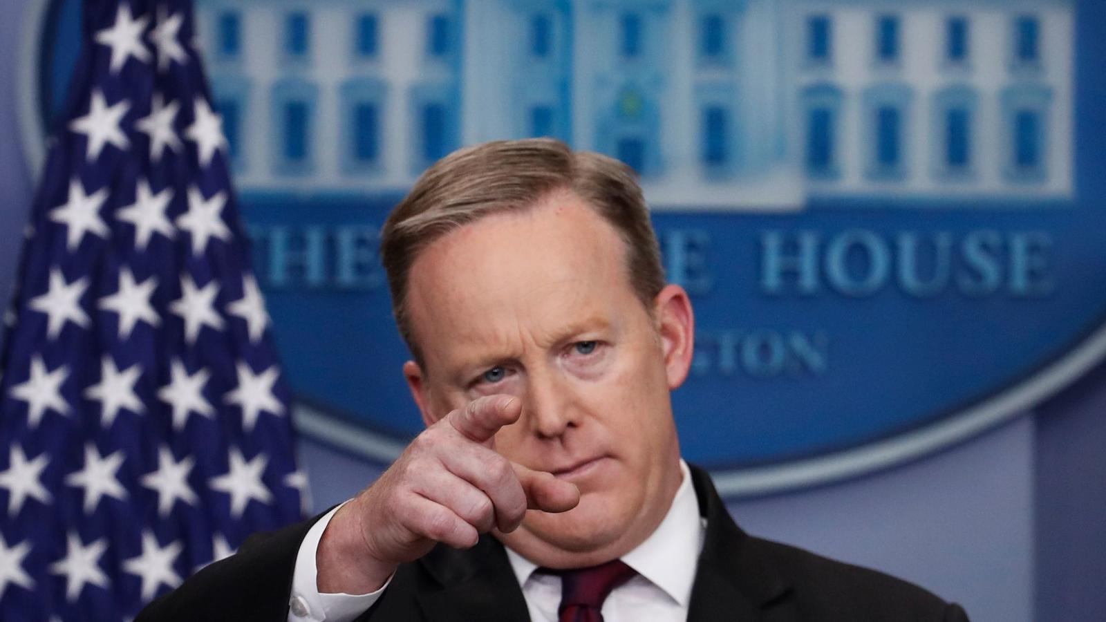 White house blocks news organizations from press briefings