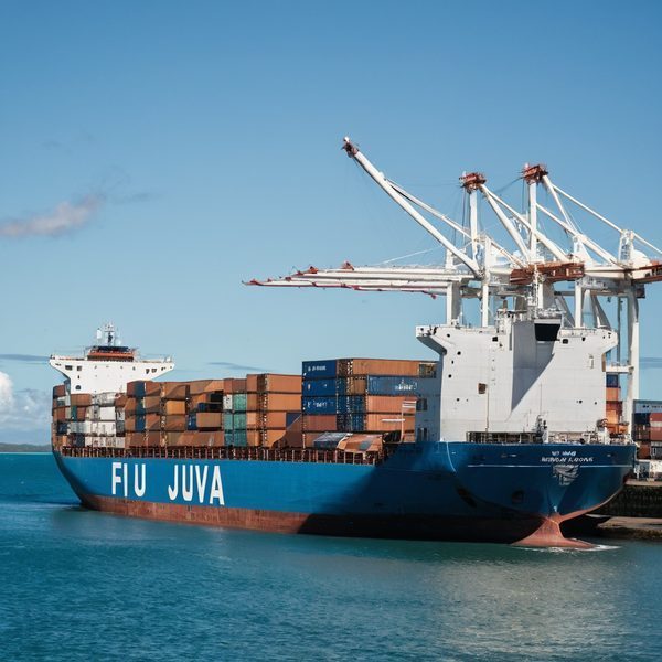 Illustrative image related to Wind-Assisted Propulsion Emerges as Practical, Low-Cost Fix for Pacific Shipping Crisis.